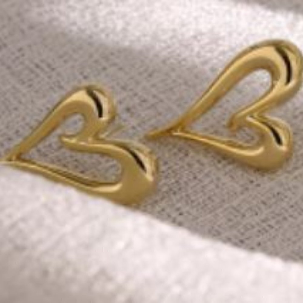 ❤️ Gold Plated Stamped Ear Posts Heart Stud Earrings